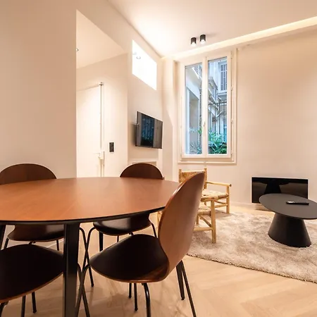 Apartment Cia - Marguerite De Rochechouart Paris
